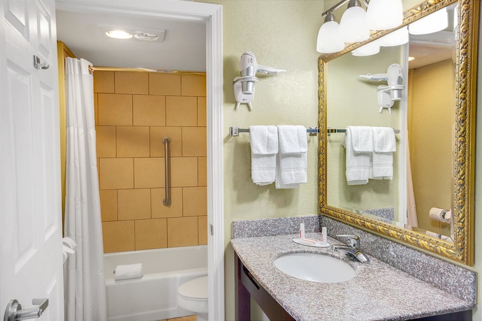 Imagen de la habitación del Hotel Baymont By Wyndham Gatlinburg On The River. Foto 10