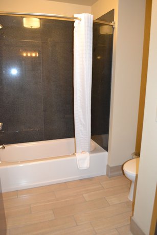 Imagen de la habitación del Hotel Baymont By Wyndham Grand Forks. Foto 11