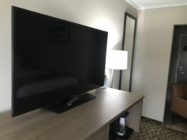 Imagen de la habitación del Hotel Baymont By Wyndham Grand Rapids Airport. Foto 5