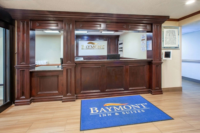Imagen de los interiores del Hotel Baymont By Wyndham Grand Rapids Airport. Foto 19