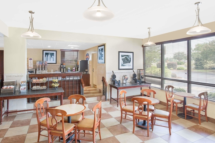 Imagen del bar/restaurante del Hotel Baymont By Wyndham Greenville. Foto 3