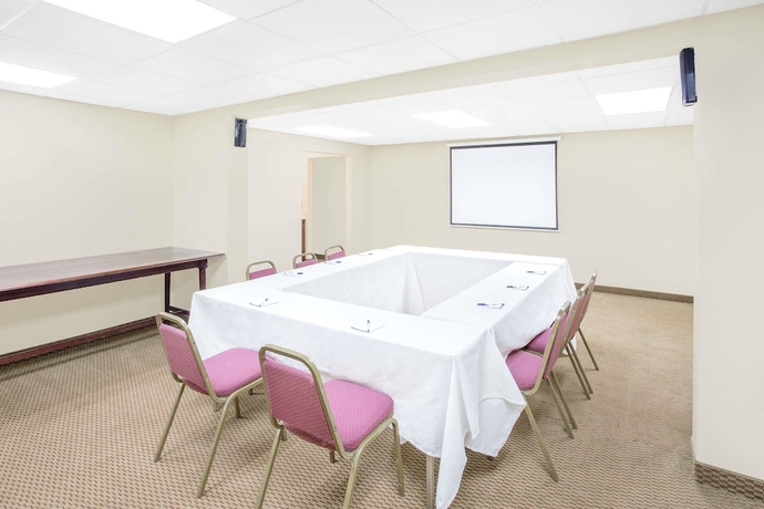 Imagen de los interiores del Hotel Baymont By Wyndham Greenville. Foto 15