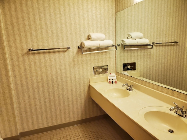 Imagen de la habitación del Hotel Baymont By Wyndham Groton/mystic. Foto 10