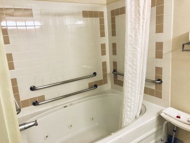 Imagen de la habitación del Hotel Baymont By Wyndham Gurnee. Foto 12