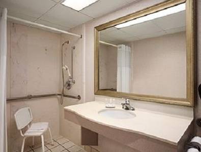 Imagen de la habitación del Hotel Baymont By Wyndham Hays. Foto 10
