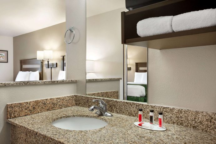 Imagen de la habitación del Hotel Baymont By Wyndham Hearne. Foto 17