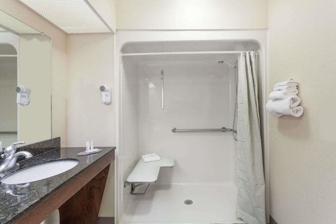 Imagen de la habitación del Hotel Baymont By Wyndham Hickory. Foto 7