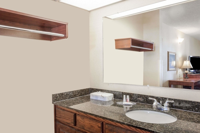 Imagen de la habitación del Hotel Baymont By Wyndham Hickory. Foto 11