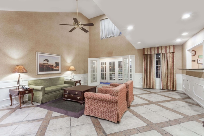 Imagen de los interiores del Hotel Baymont By Wyndham Hickory. Foto 13