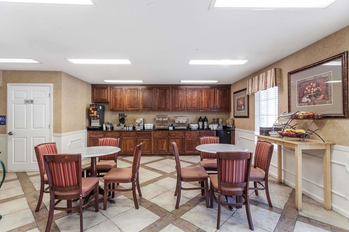 Imagen del bar/restaurante del Hotel Baymont By Wyndham Hickory. Foto 3
