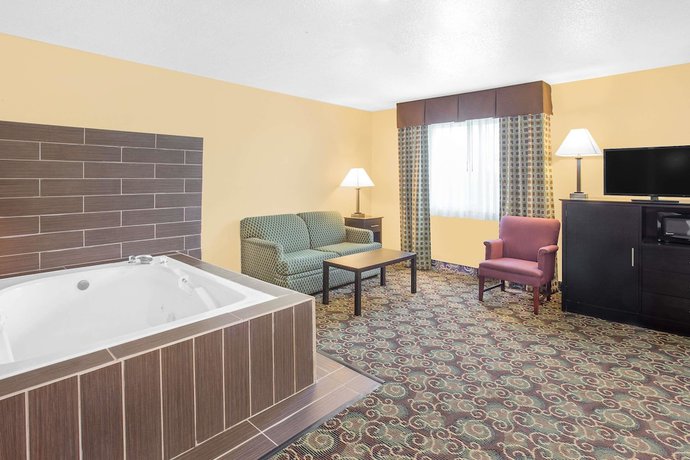 Imagen de la habitación del Hotel Baymont By Wyndham Holland. Foto 6
