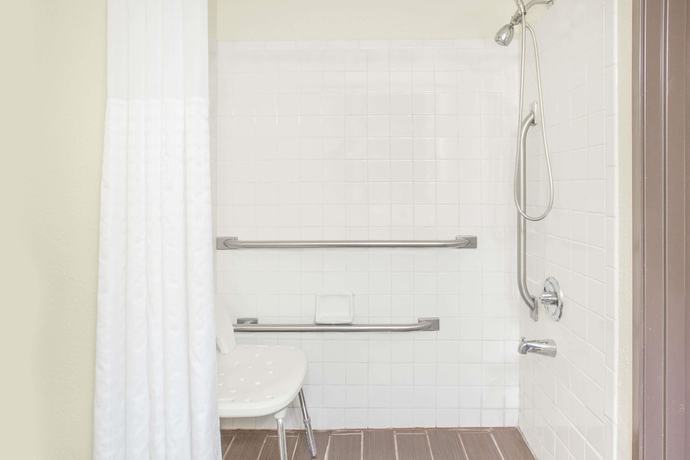 Imagen de la habitación del Hotel Baymont By Wyndham Holland. Foto 10