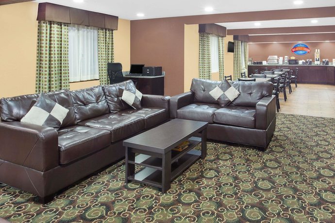 Imagen de los interiores del Hotel Baymont By Wyndham Holland. Foto 20