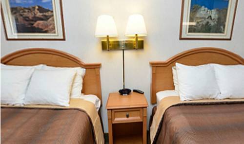 Imagen de la habitación del Hotel Baymont By Wyndham Hot Springs. Foto 10