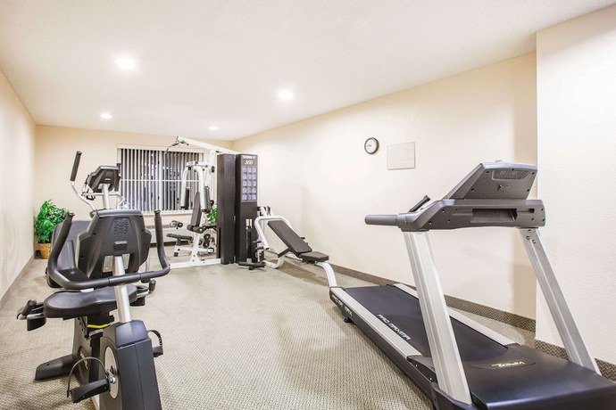 Imagen de los interiores del Hotel Baymont By Wyndham Hot Springs On The Lake. Foto 17
