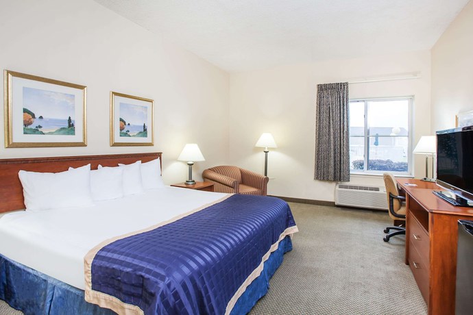 Imagen de la habitación del Hotel Baymont By Wyndham Hot Springs On The Lake. Foto 10