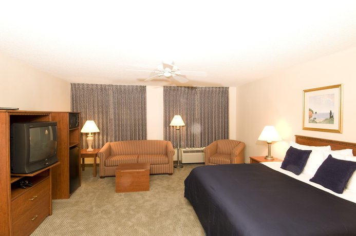 Imagen de la habitación del Hotel Baymont By Wyndham Hot Springs On The Lake. Foto 12