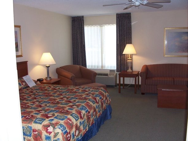 Imagen de la habitación del Hotel Baymont By Wyndham Hot Springs On The Lake. Foto 15