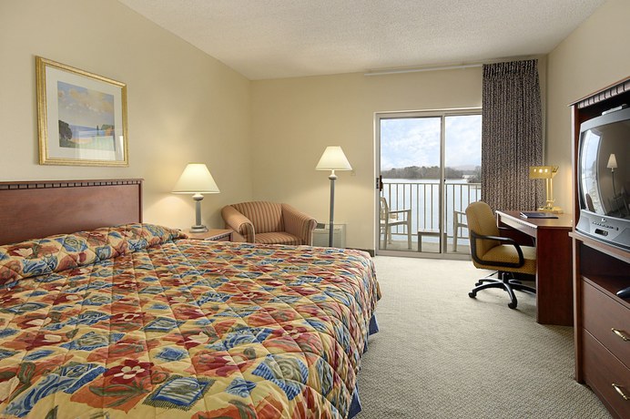 Imagen de la habitación del Hotel Baymont By Wyndham Hot Springs On The Lake. Foto 16
