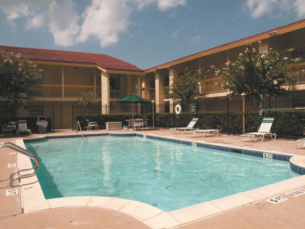 Imagen de los exteriores del Hotel Baymont By Wyndham Houston La Porte. Foto 11