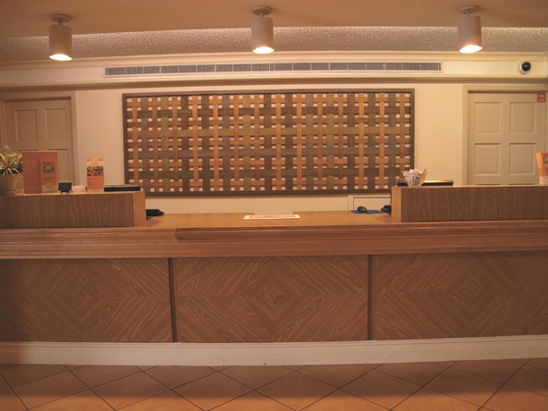 Imagen de los interiores del Hotel Baymont By Wyndham Houston La Porte. Foto 14