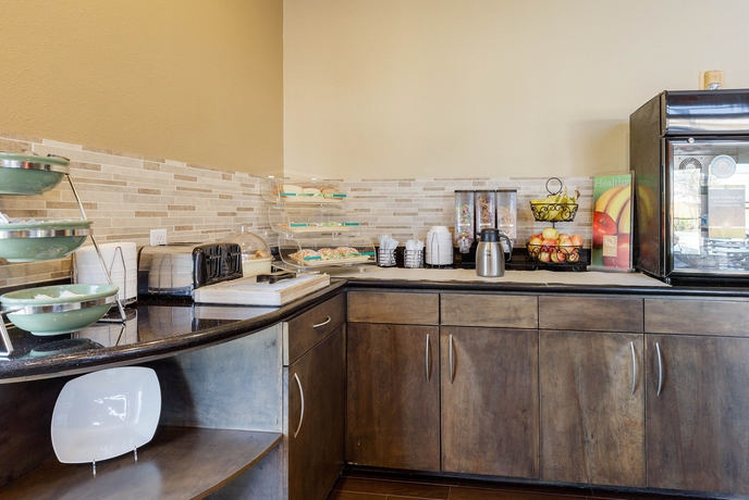 Imagen del bar/restaurante del Hotel Baymont By Wyndham Houston North. Foto 3