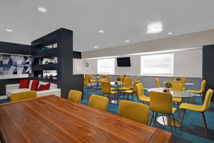 Imagen del bar/restaurante del Hotel Baymont By Wyndham Houston/westchase. Foto 3