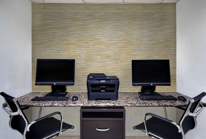 Imagen de los interiores del Hotel Baymont By Wyndham Houston/westchase. Foto 18