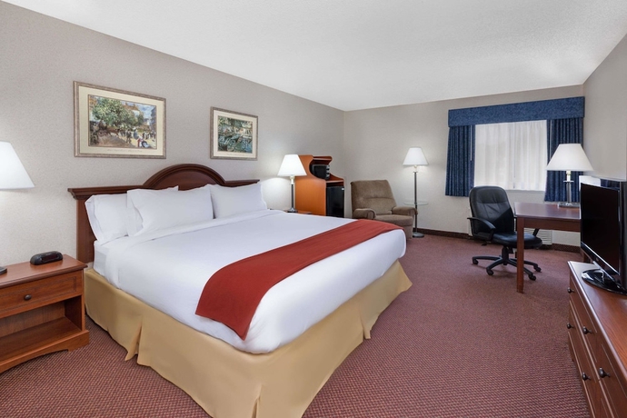 Imagen de la habitación del Hotel Baymont By Wyndham Howell/brighton. Foto 4