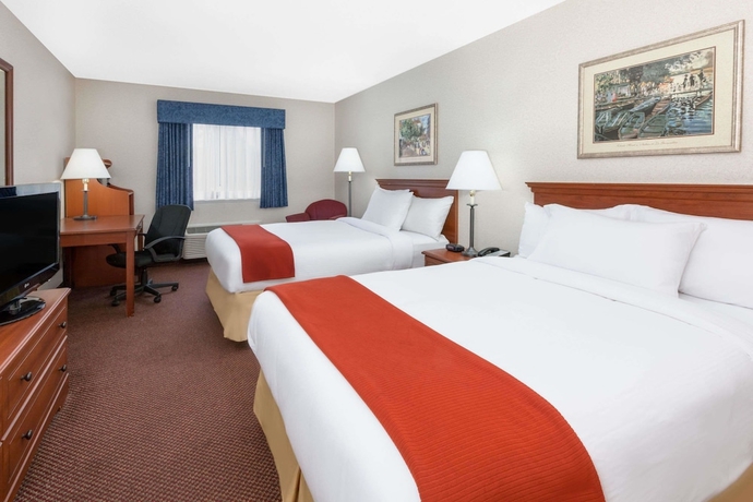 Imagen de la habitación del Hotel Baymont By Wyndham Howell/brighton. Foto 8