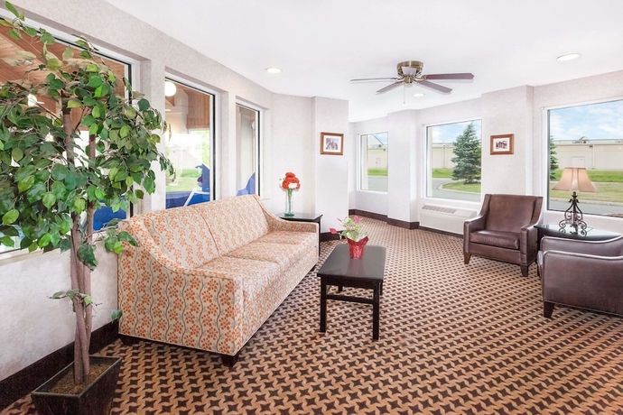 Imagen de los interiores del Hotel Baymont By Wyndham Howell/brighton. Foto 14
