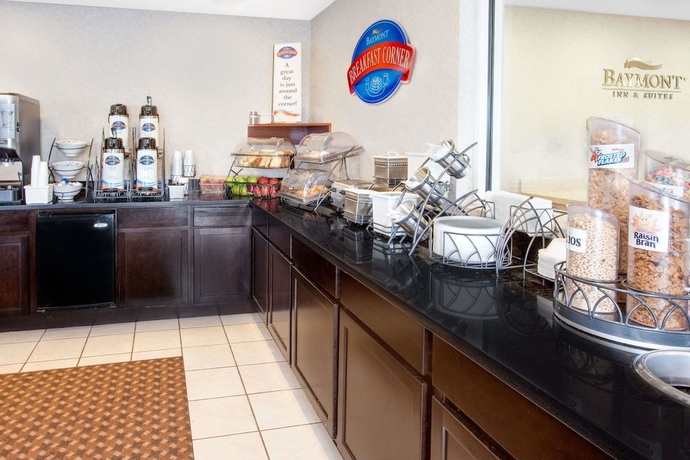 Imagen del bar/restaurante del Hotel Baymont By Wyndham Howell/brighton. Foto 2