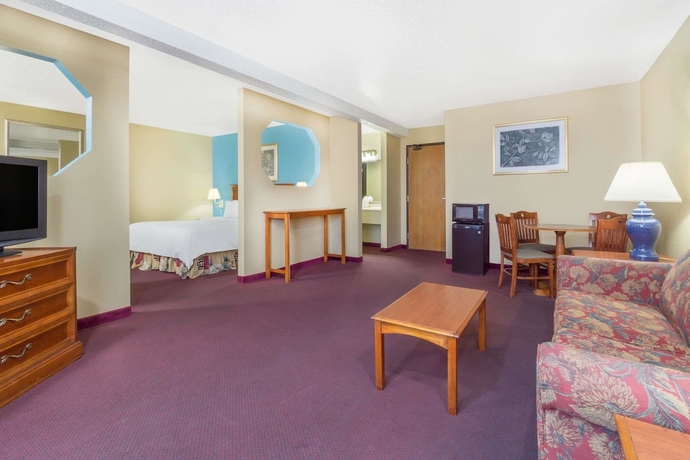 Imagen de la habitación del Hotel Baymont By Wyndham Huber Heights Dayton. Foto 3