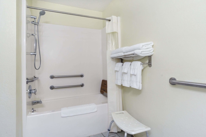 Imagen de la habitación del Hotel Baymont By Wyndham Huber Heights Dayton. Foto 16