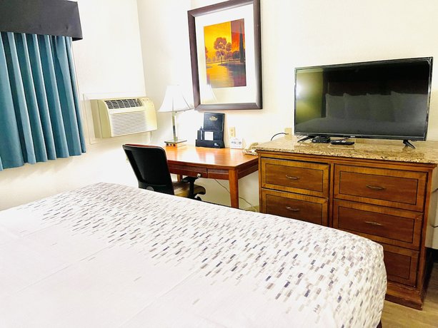 Imagen de la habitación del Hotel Baymont By Wyndham Hutchinson. Foto 9