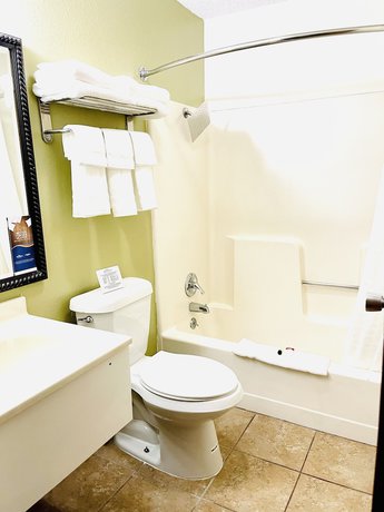 Imagen de la habitación del Hotel Baymont By Wyndham Hutchinson. Foto 11