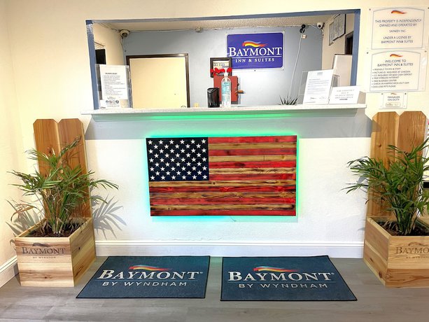 Imagen de los interiores del Hotel Baymont By Wyndham Hutchinson. Foto 18