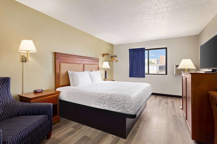 Imagen de la habitación del Hotel Baymont By Wyndham Hutchinson. Foto 14