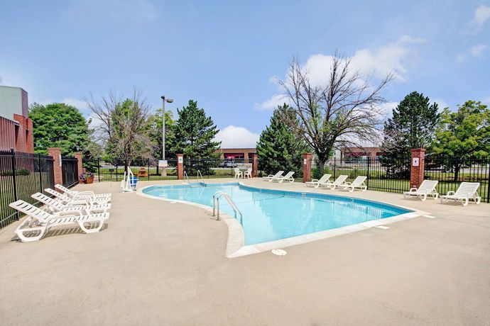 Imagen de la piscina del Hotel Baymont By Wyndham Indianapolis West. Foto 20