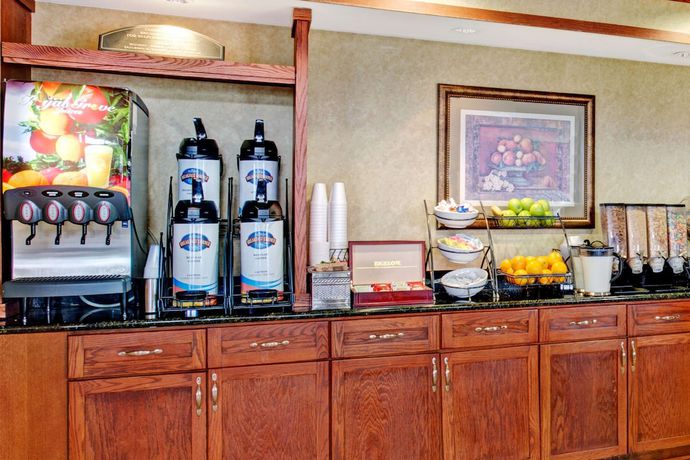 Imagen del bar/restaurante del Hotel Baymont By Wyndham Indianapolis West. Foto 2