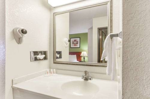 Imagen de la habitación del Hotel Baymont By Wyndham Jackson, Jackson. Foto 11