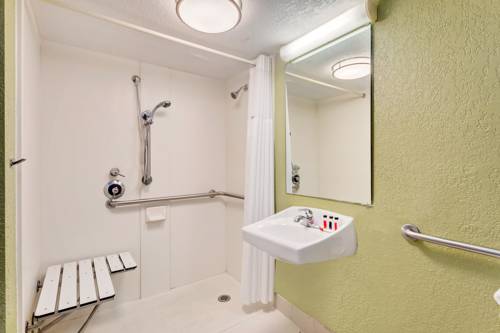 Imagen de la habitación del Hotel Baymont By Wyndham Jacksonville Orange Park. Foto 6