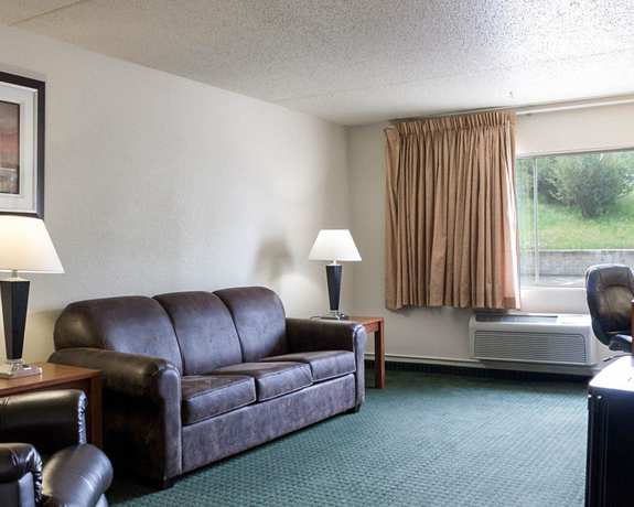 Imagen de la habitación del Hotel Baymont By Wyndham Jamestown Conference Center and Water Park. Foto 5