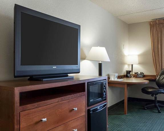 Imagen de la habitación del Hotel Baymont By Wyndham Jamestown Conference Center and Water Park. Foto 12