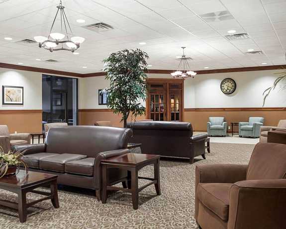 Imagen de los interiores del Hotel Baymont By Wyndham Jamestown Conference Center and Water Park. Foto 18