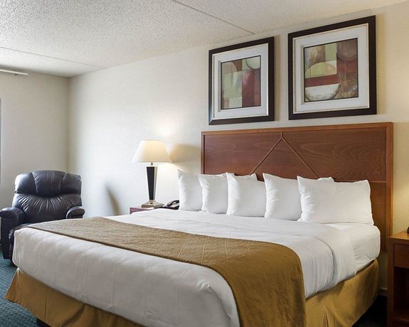 Imagen de la habitación del Hotel Baymont By Wyndham Jamestown Conference Center and Water Park. Foto 14