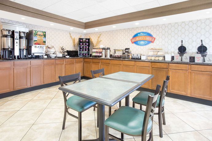 Imagen del bar/restaurante del Hotel Baymont By Wyndham Janesville. Foto 2