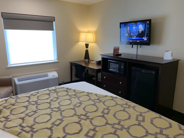 Imagen de la habitación del Hotel Baymont By Wyndham Jefferson City. Foto 13