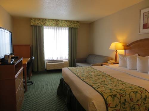 Imagen de la habitación del Hotel Baymont By Wyndham Kalamazoo East. Foto 2