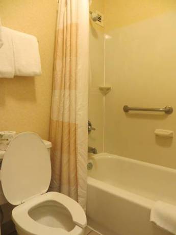 Imagen de la habitación del Hotel Baymont By Wyndham Kalamazoo East. Foto 6